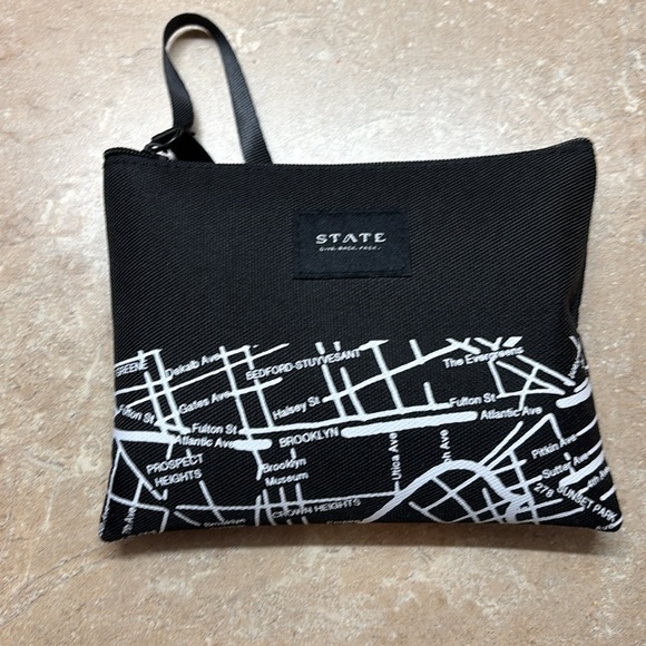 Lot of various business class amenity kits / bags - Picture 2 of 5